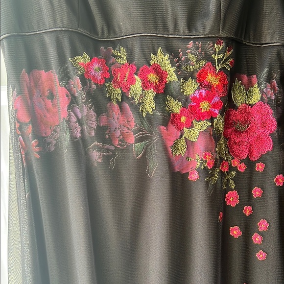 Adrianna Papell Evening Black and Red Sleeveless Beaded Floral Gown Size 6P EUC - Picture 6 of 12